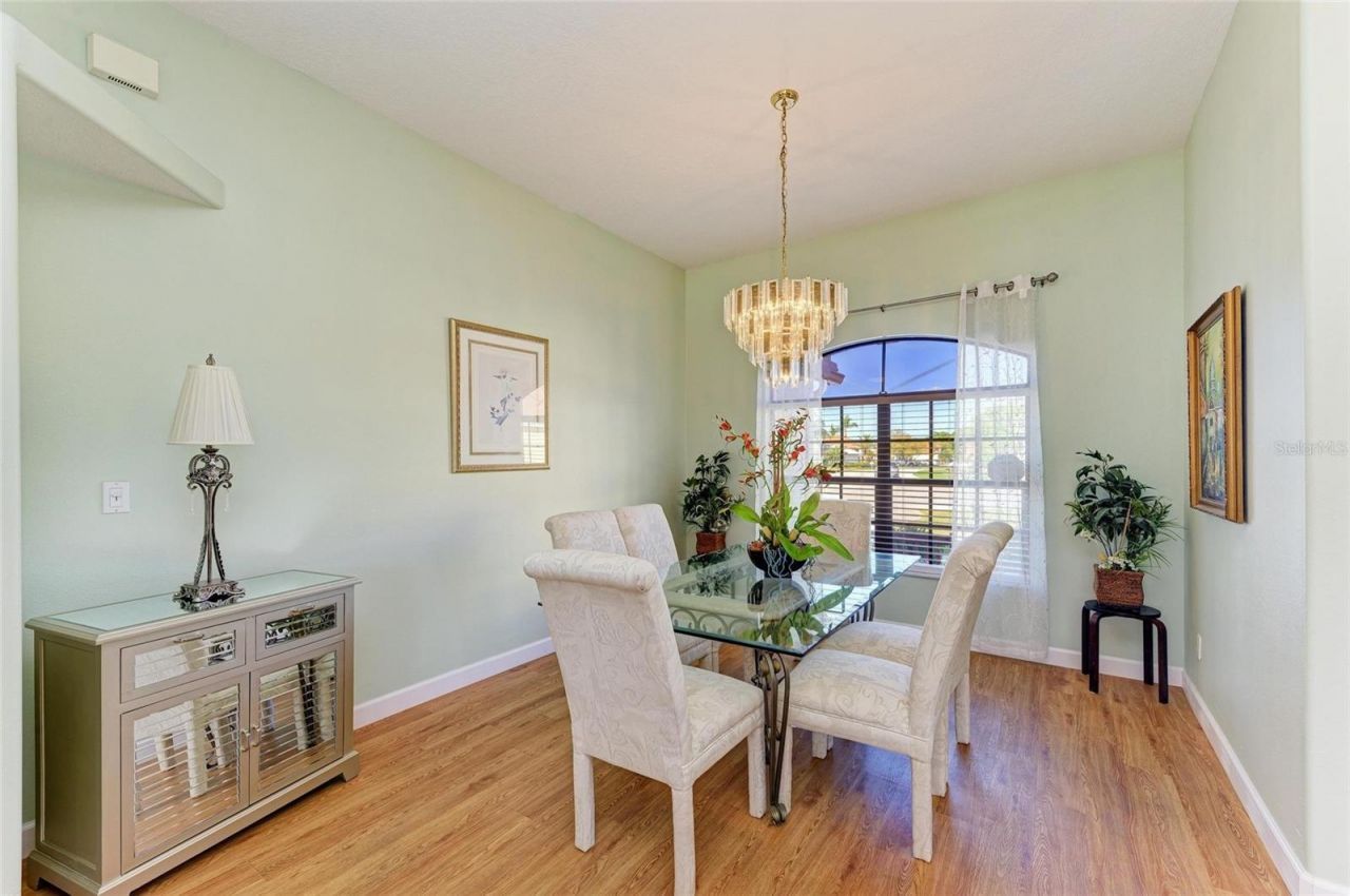 7102 42nd Court E, Sarasota, FL 34243 Photo