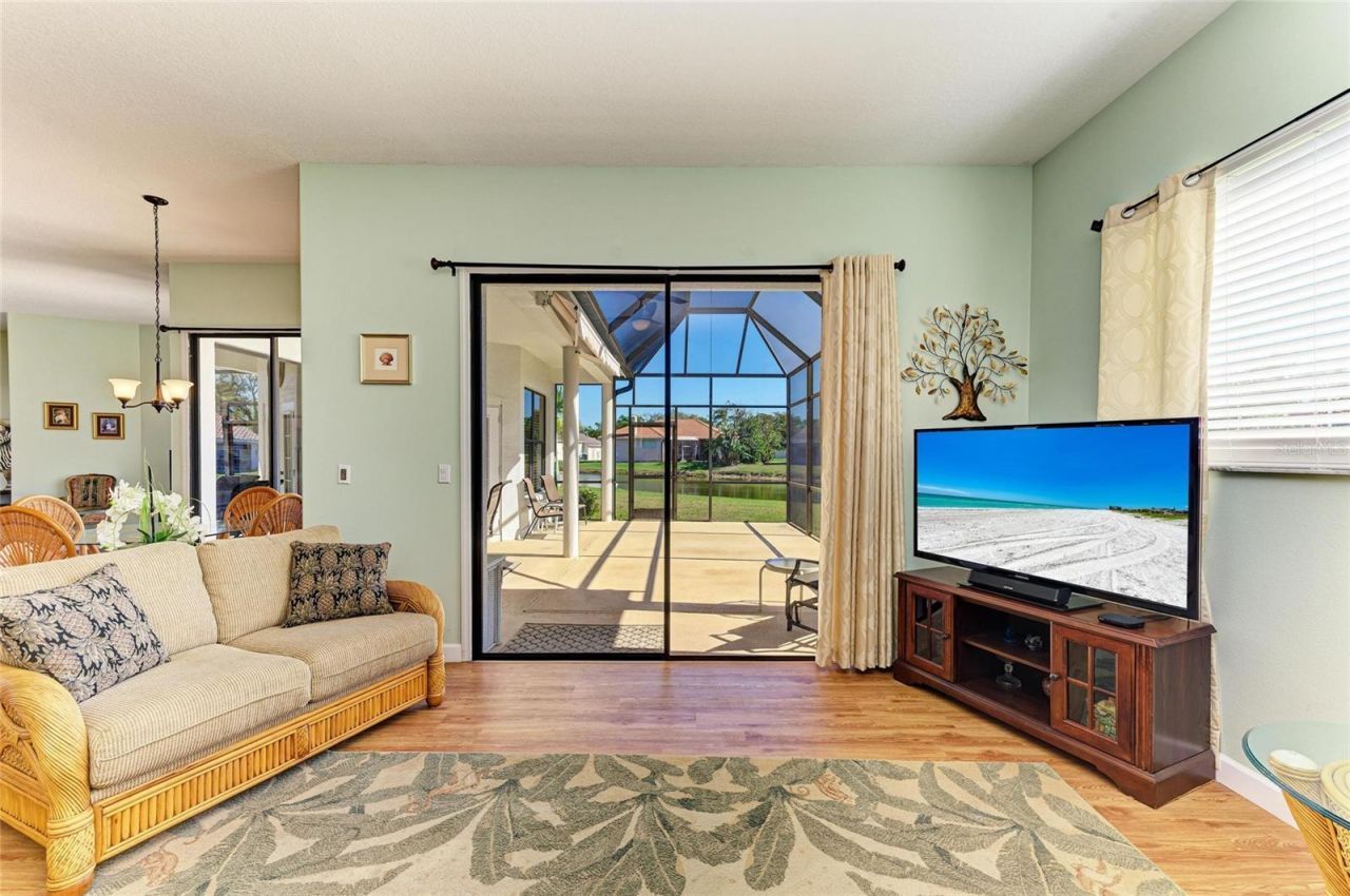 7102 42nd Court E, Sarasota, FL 34243 Photo