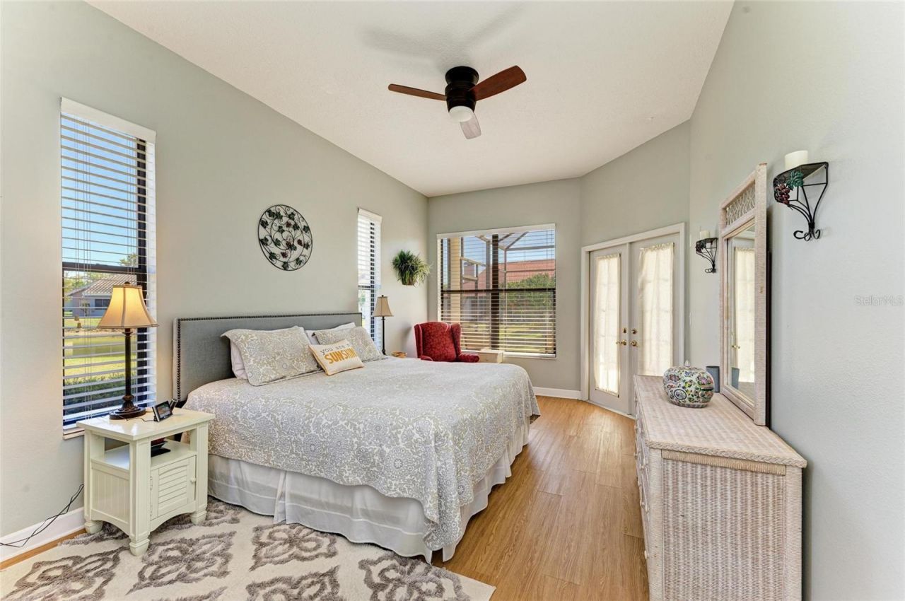 7102 42nd Court E, Sarasota, FL 34243 Photo