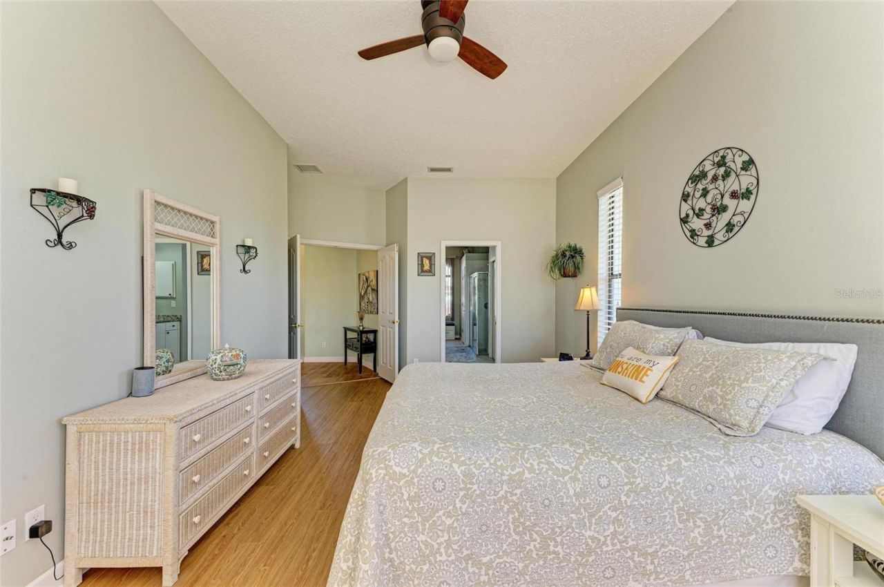 7102 42nd Court E, Sarasota, FL 34243 Photo