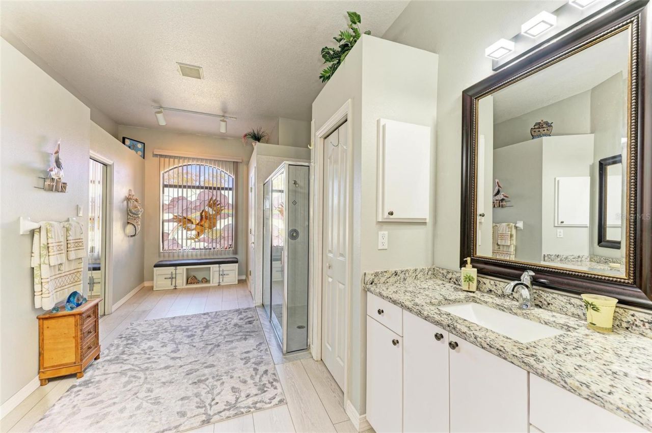 7102 42nd Court E, Sarasota, FL 34243 Photo