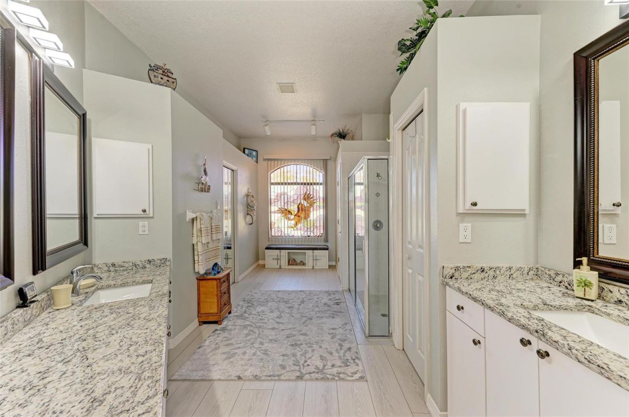 7102 42nd Court E, Sarasota, FL 34243 Photo