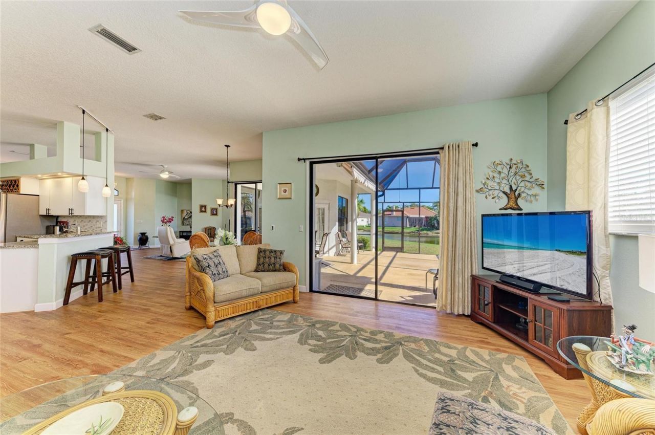 7102 42nd Court E, Sarasota, FL 34243 Photo