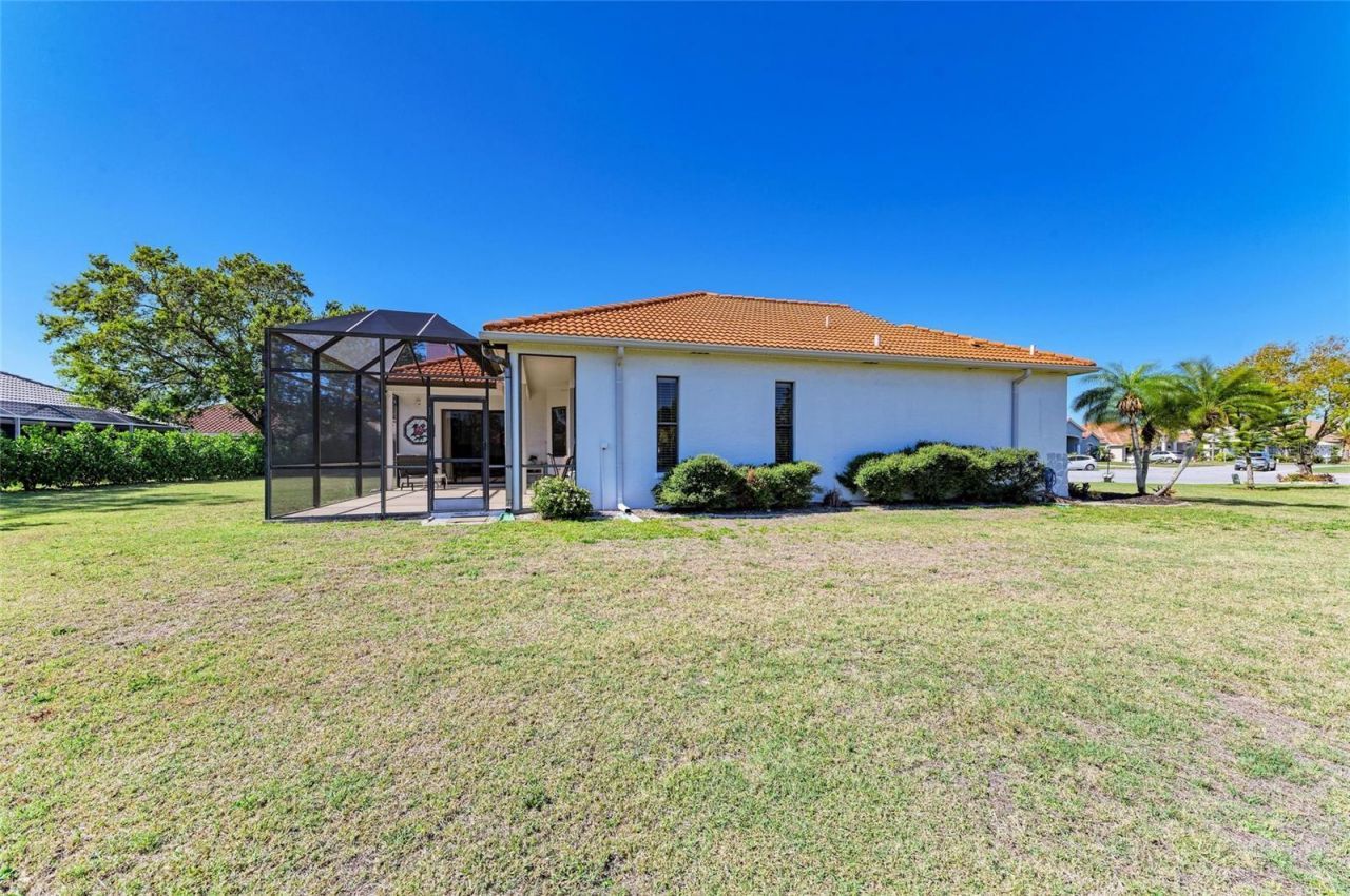 7102 42nd Court E, Sarasota, FL 34243 Photo