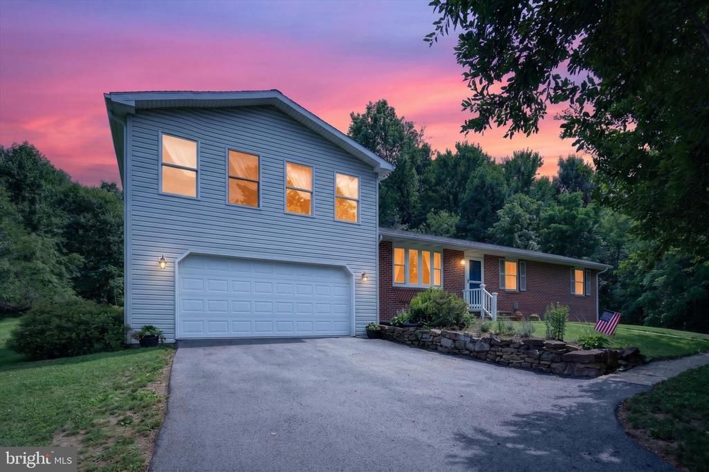 1147 PINETOWN , LEWISBERRY, PA 17339