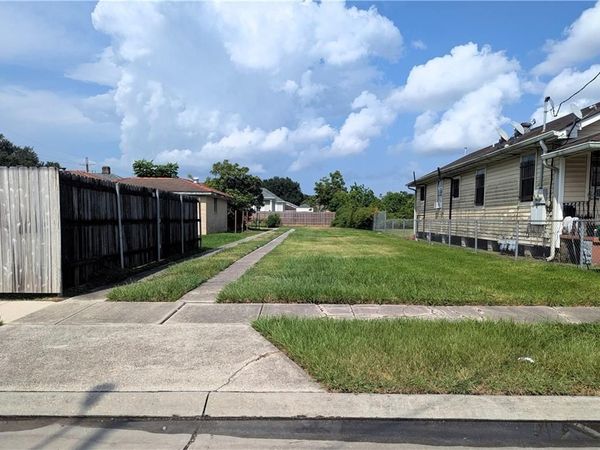 1115 DERBIGNY Street , Gretna, LA 70053