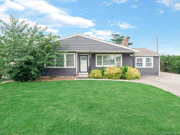 14 Lois Lane , Farmingdale, NY 11735