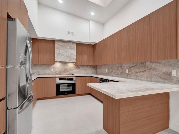21240 Harbor Way, Unit 285-28, Aventura, FL 33180