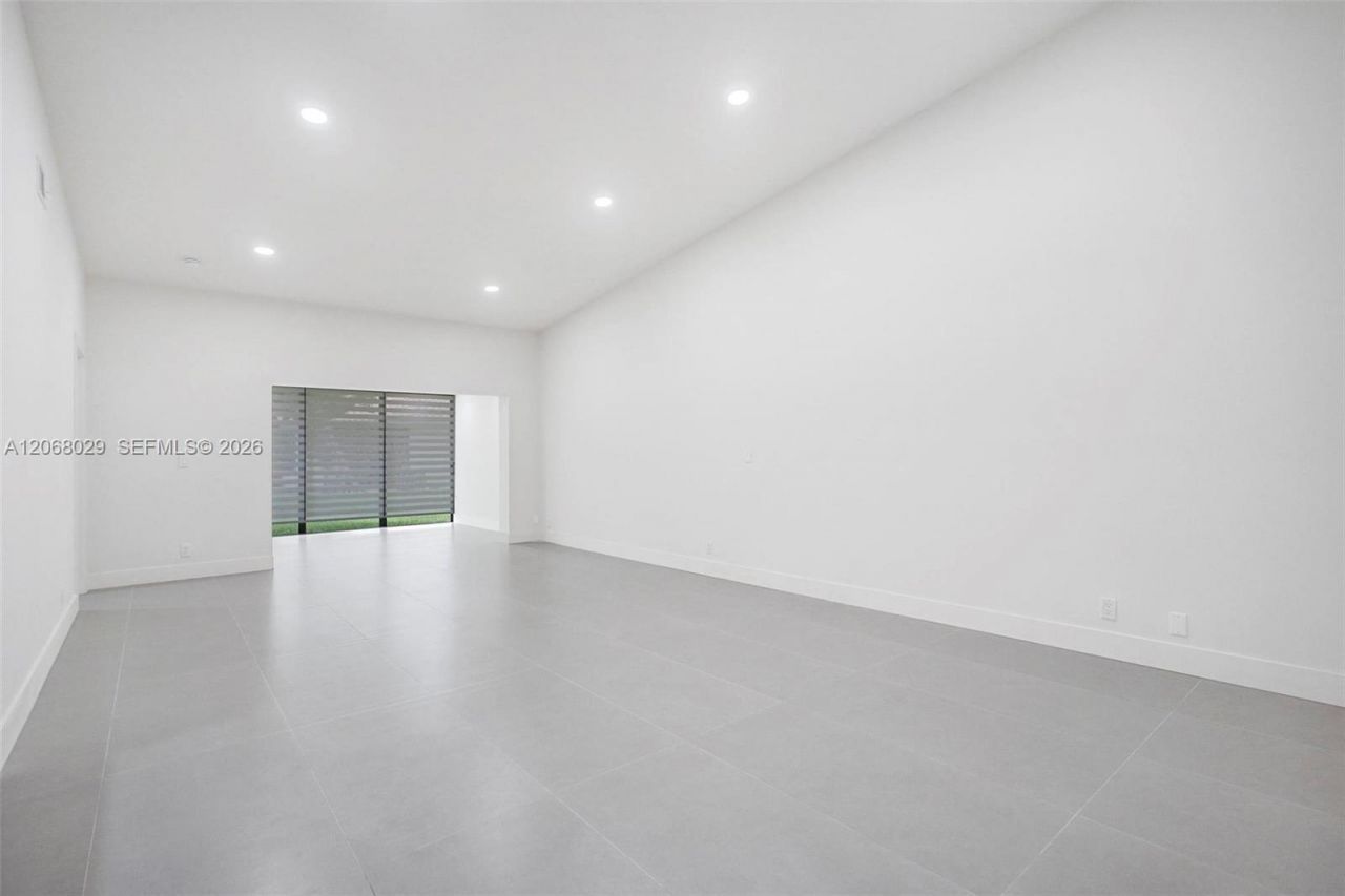 21240 Harbor Way , Unit 285-28, Aventura, FL 33180 Photo
