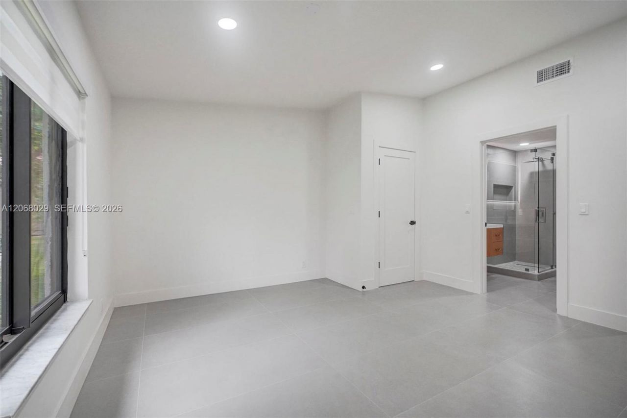 21240 Harbor Way , Unit 285-28, Aventura, FL 33180 Photo