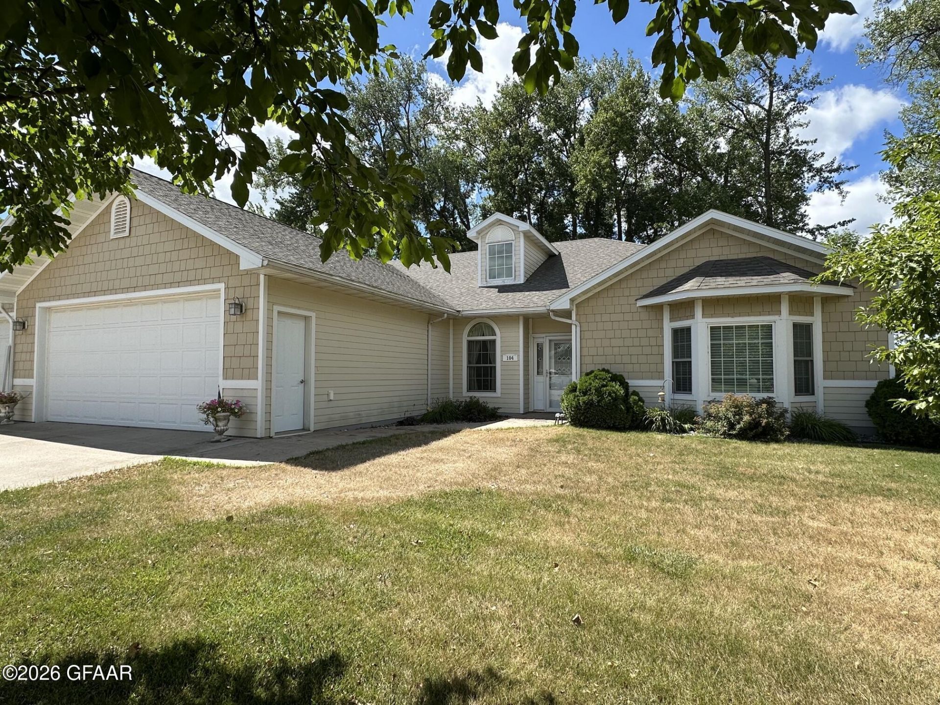 104 DEACONESS Court  primary photo