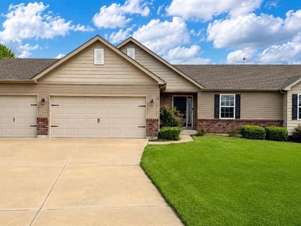 13 Stone Bridge Court, Moscow Mills, MO 63362