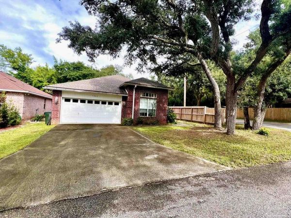5884 Grotto Ave, Pensacola, FL 32507
