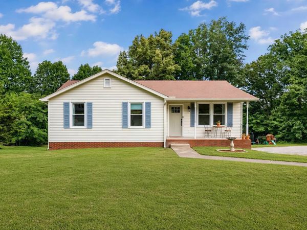 250 Old Columbia Rd , Dickson, TN 37055