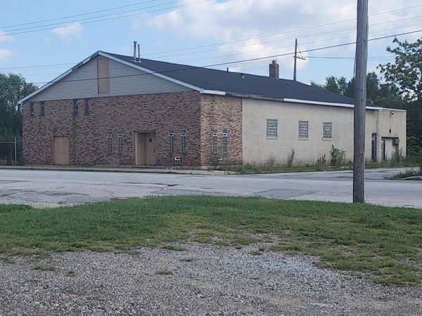 525 W 11th Avenue, Gary, IN 46402
