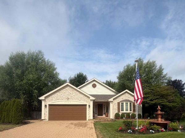 2920 Farmington Drive, Lindenhurst, IL 60046