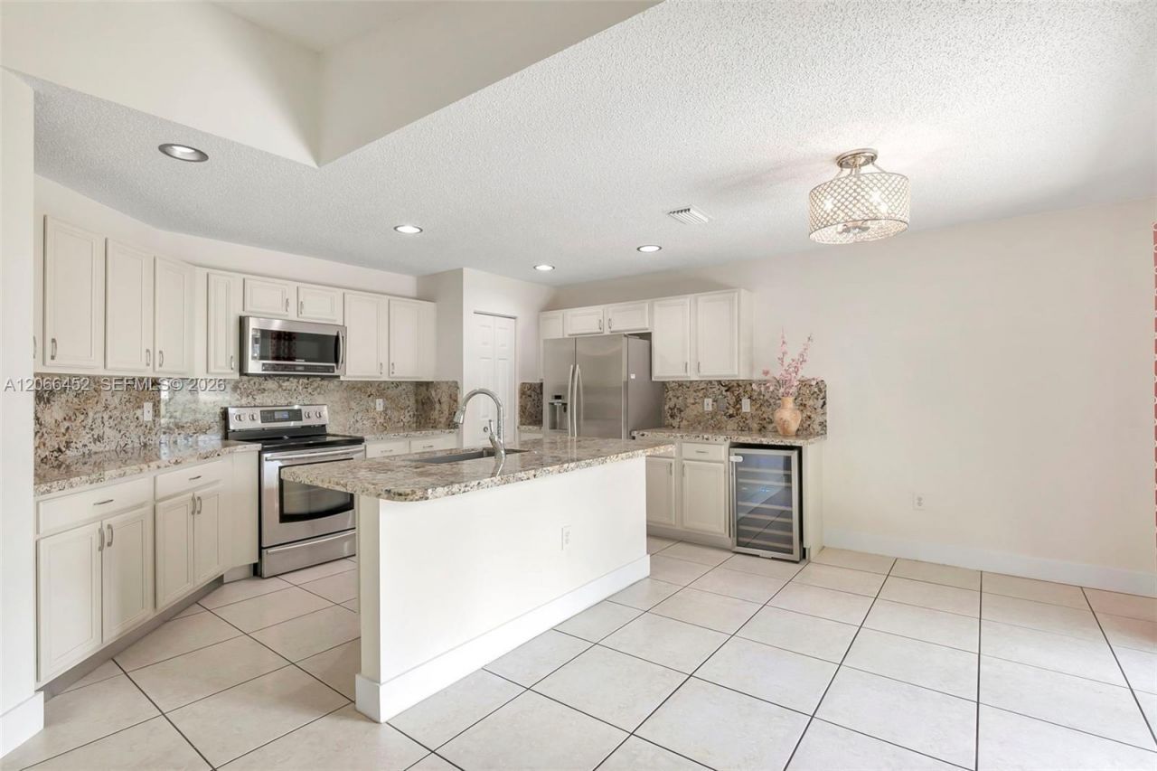 16850 Crestview Ln, Weston, FL 33326 Photo