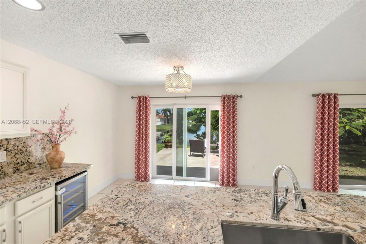 16850 Crestview Ln, Weston, FL 33326 Photo