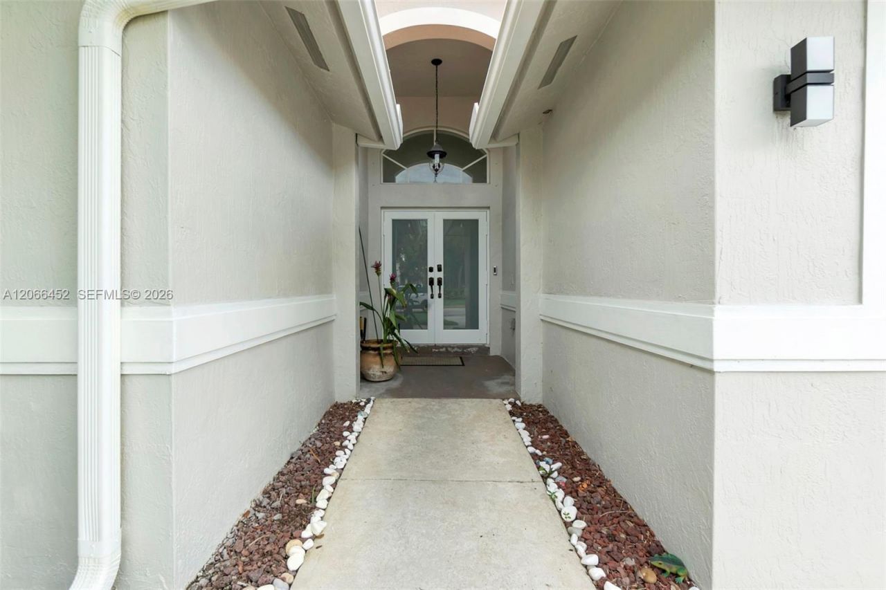 16850 Crestview Ln, Weston, FL 33326 Photo