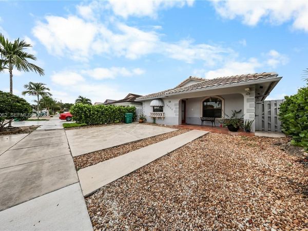 10033 NW 126th Ter, Hialeah Gardens, FL 33018