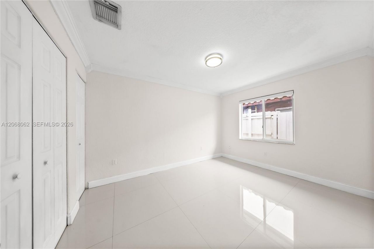 10033 NW 126th Ter, Hialeah Gardens, FL 33018 Photo