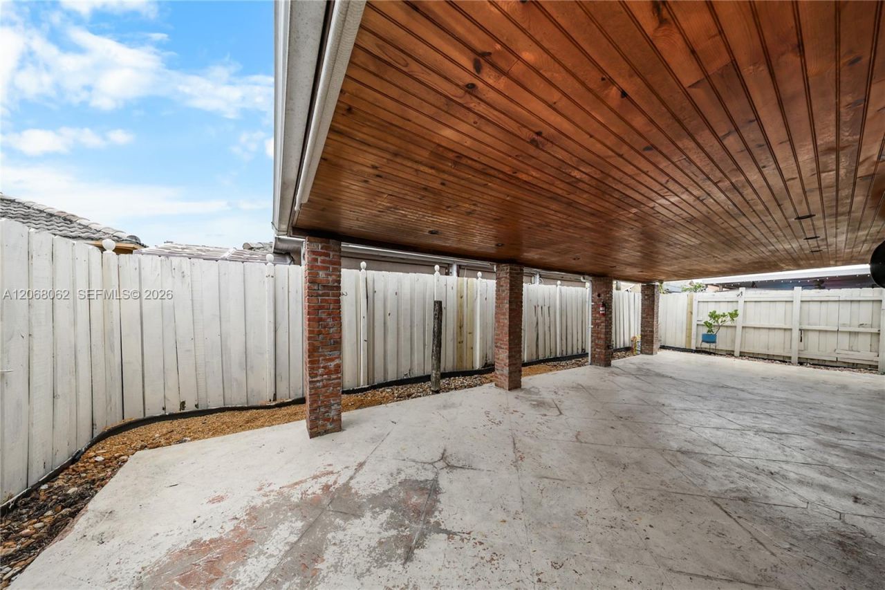 10033 NW 126th Ter, Hialeah Gardens, FL 33018 Photo