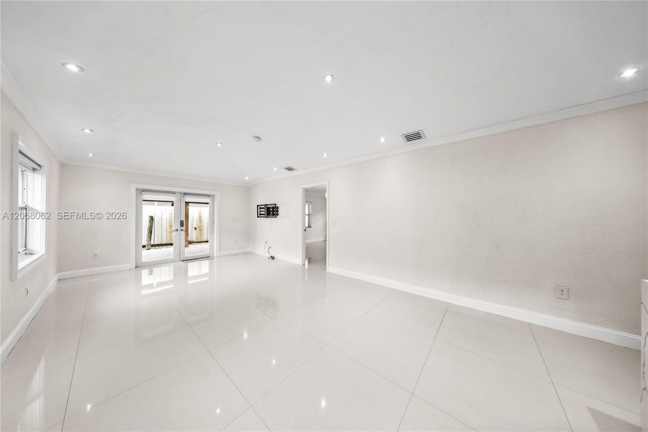 10033 NW 126th Ter, Hialeah Gardens, FL 33018 Photo