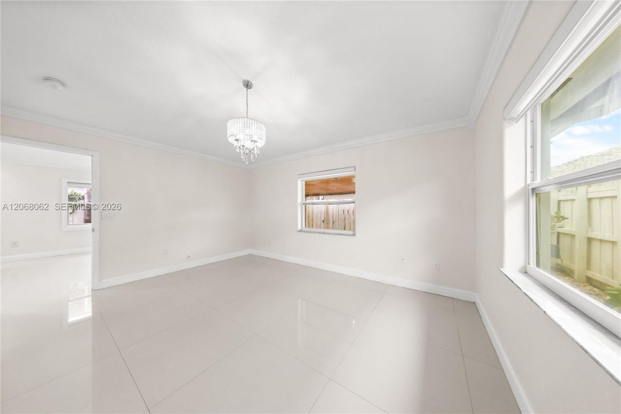 10033 NW 126th Ter, Hialeah Gardens, FL 33018 Photo