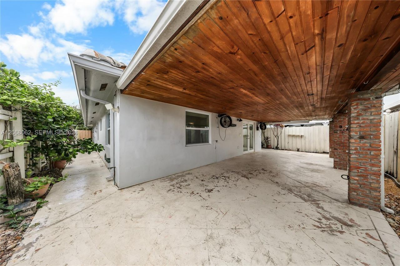 10033 NW 126th Ter, Hialeah Gardens, FL 33018 Photo