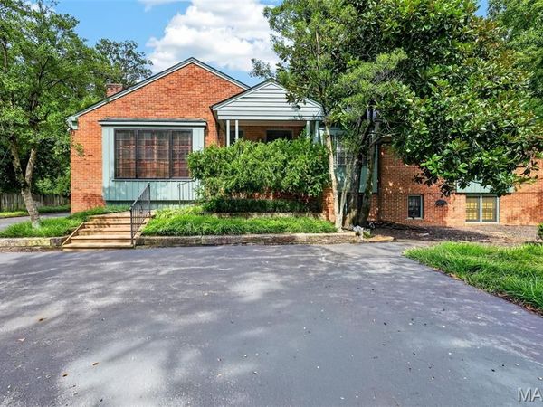 8 Winding Brook Lane, Ladue, MO 63124