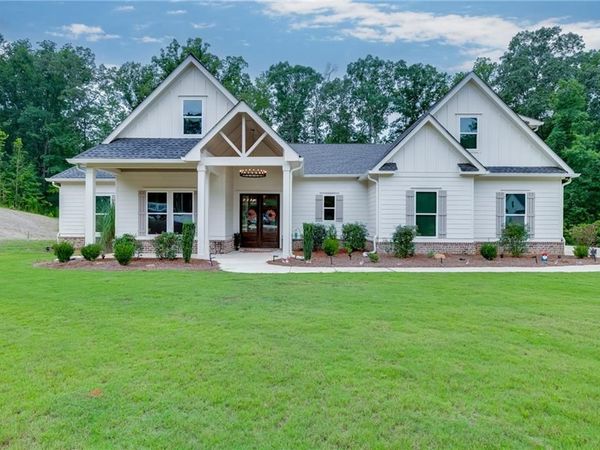 1077 Riverstone Drive , Social Circle, GA 30025