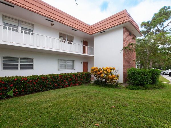2600 SE OCEAN Boulevard, Unit M1, Stuart, FL 34996