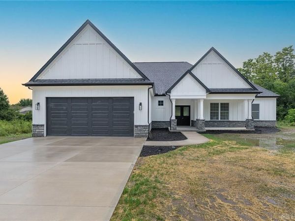 5427 Zachary Lane, Fairborn, OH 45424