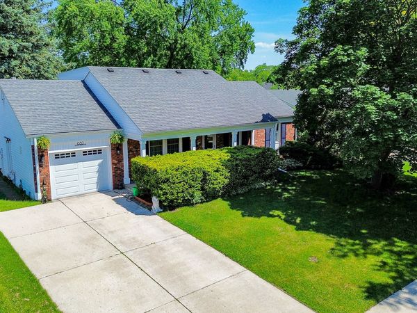 680 Indian Spring Lane , Buffalo Grove, IL 60089