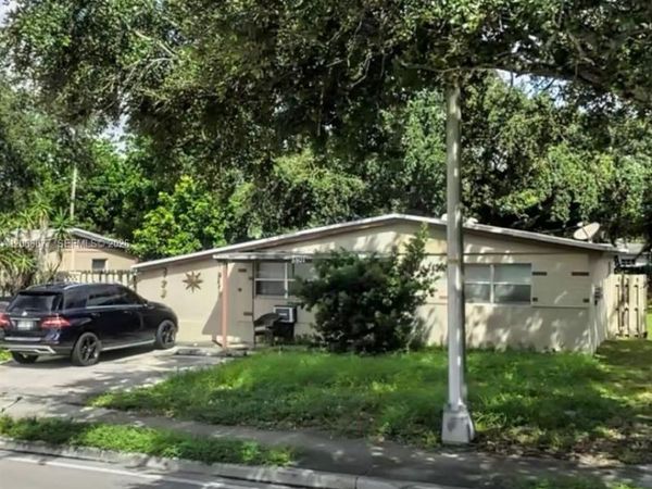 5801 Sheridan St , Hollywood, FL 33021