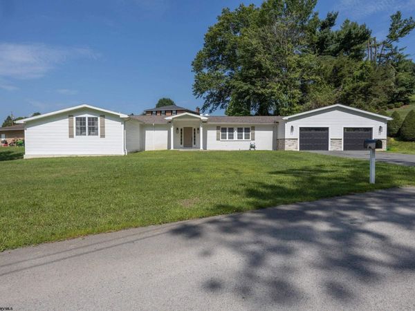2 Club View Drive, Fairmont, WV 26554