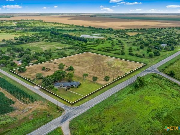 39 Woods Road, Port Lavaca, TX 77979