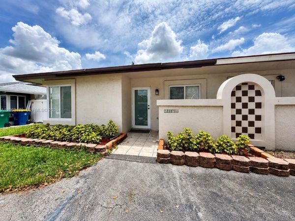 5820 Park Rd , Dania Beach, FL 33312