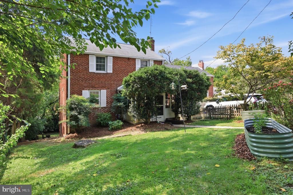 2004 N Cleveland Street, Arlington, VA 22201 Main Photo