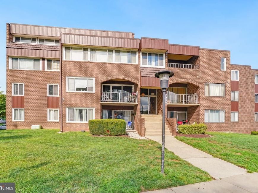 454 Girard Street, Unit 373, Gaithersburg, MD 20877 Main Photo