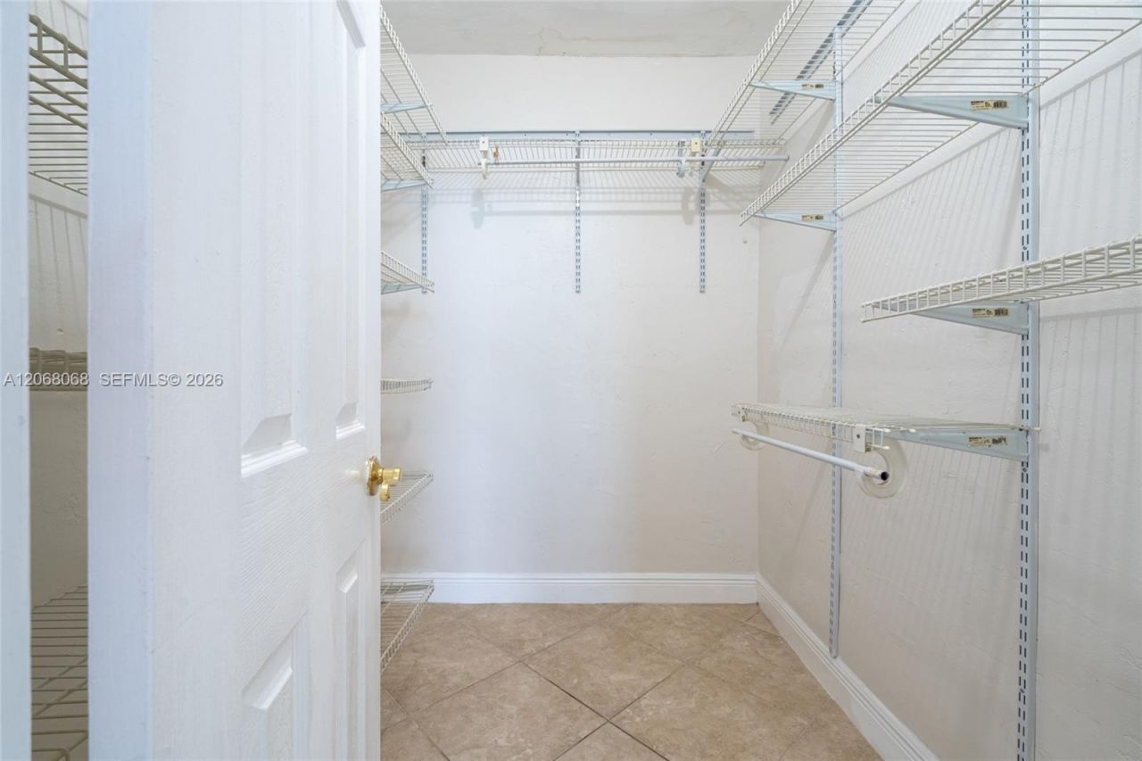 1880 S Treasure Dr, Unit 4H, North Bay Village, FL 33141 Photo