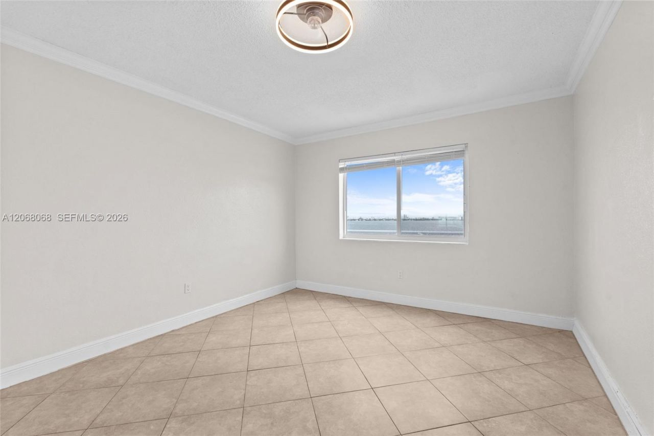 1880 S Treasure Dr, Unit 4H, North Bay Village, FL 33141 Photo