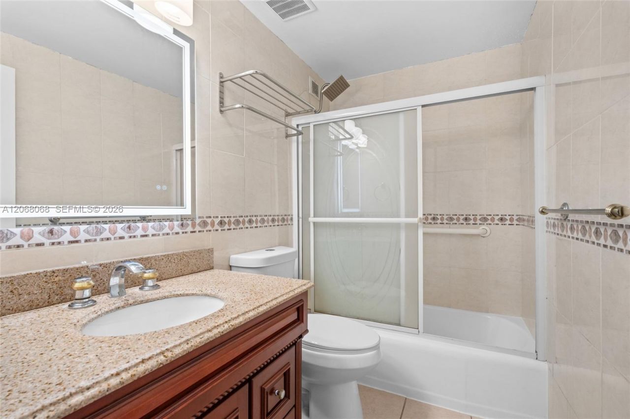 1880 S Treasure Dr, Unit 4H, North Bay Village, FL 33141 Photo