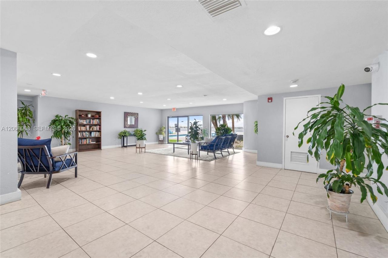 1880 S Treasure Dr, Unit 4H, North Bay Village, FL 33141 Photo
