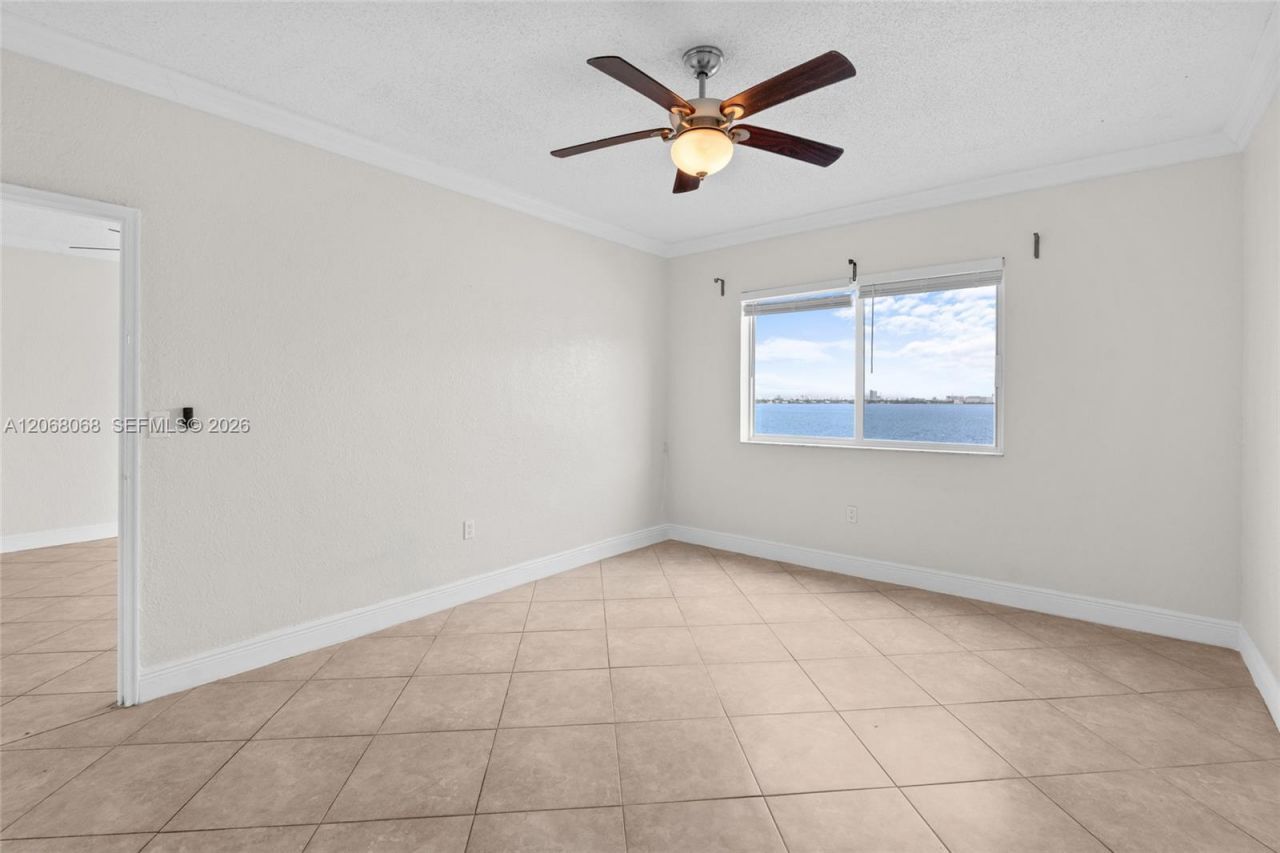 1880 S Treasure Dr, Unit 4H, North Bay Village, FL 33141 Photo