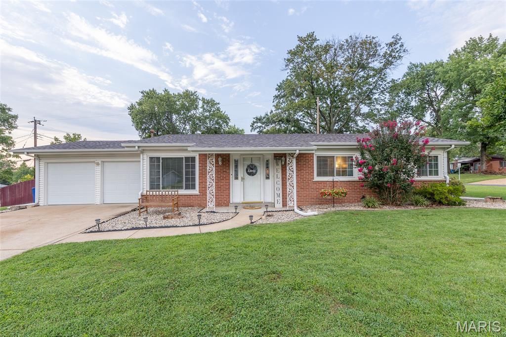 761 Chevron Drive, Saint Louis, MO 63125 Main Photo