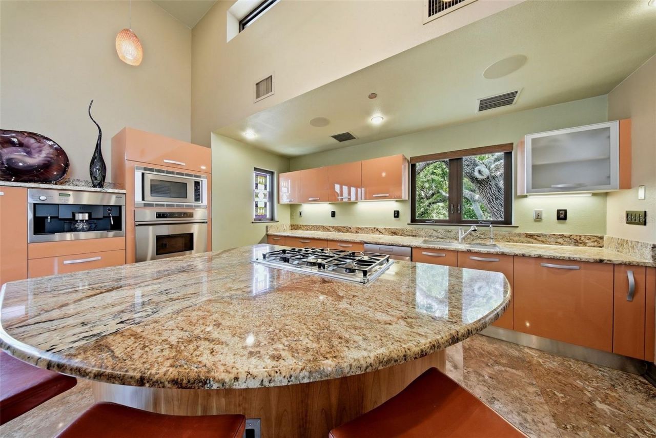 650 Beach Drive Ne, Saint Petersburg, FL 33701 Photo