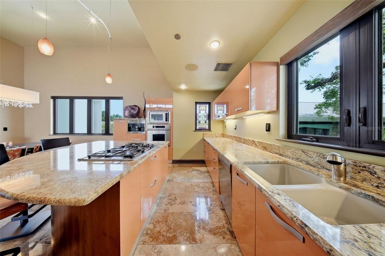 650 Beach Drive Ne, Saint Petersburg, FL 33701 Photo