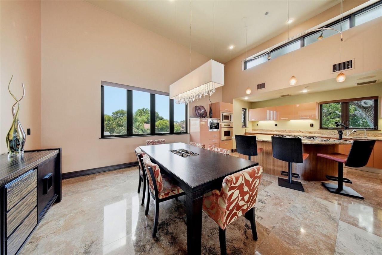 650 Beach Drive Ne, Saint Petersburg, FL 33701 Photo