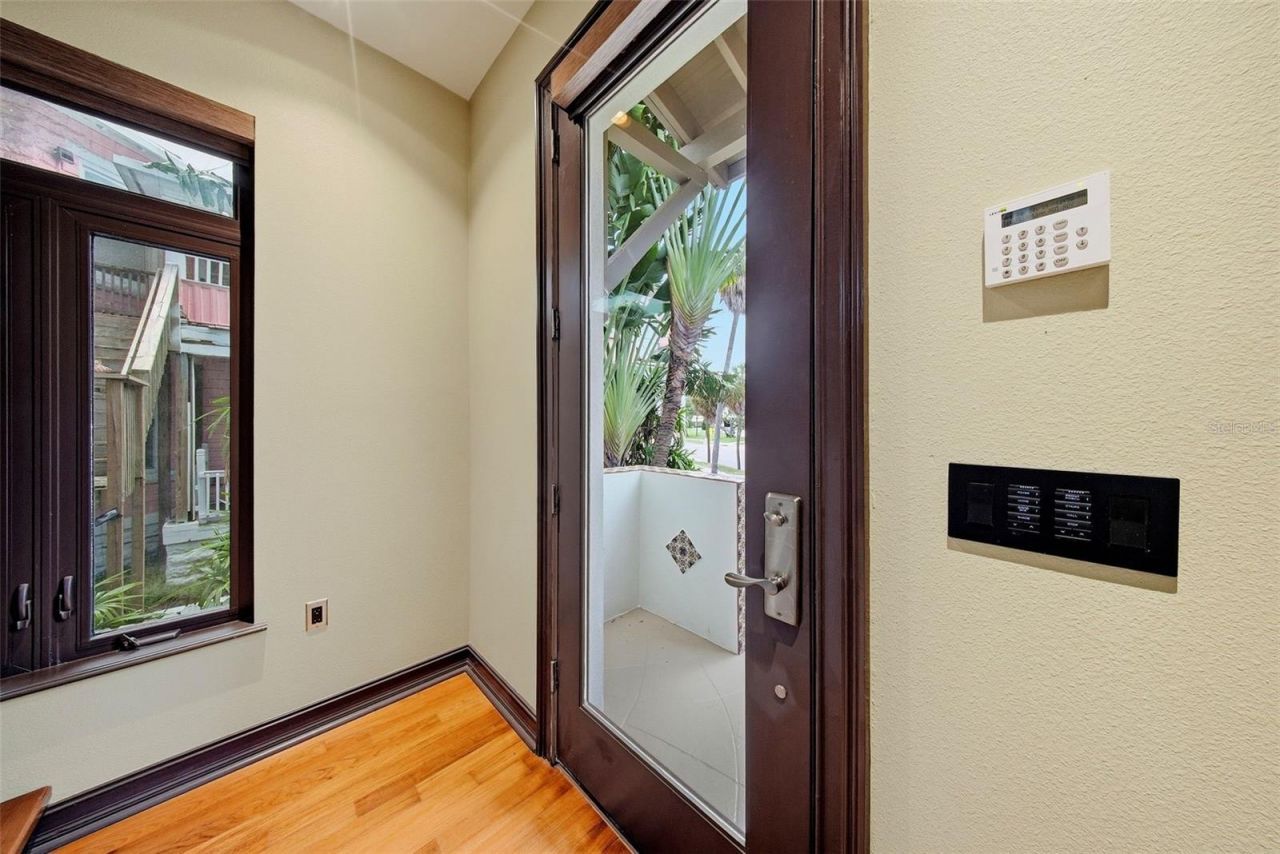 650 Beach Drive Ne, Saint Petersburg, FL 33701 Photo
